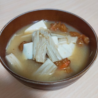 豆腐とえのきと練り物のお味噌汁